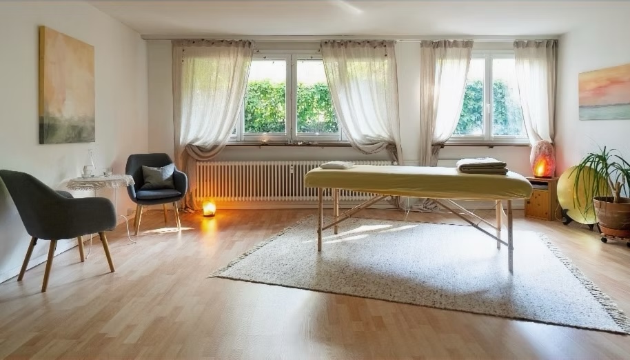 Behandlungsraum Caroline Dietrich Basel